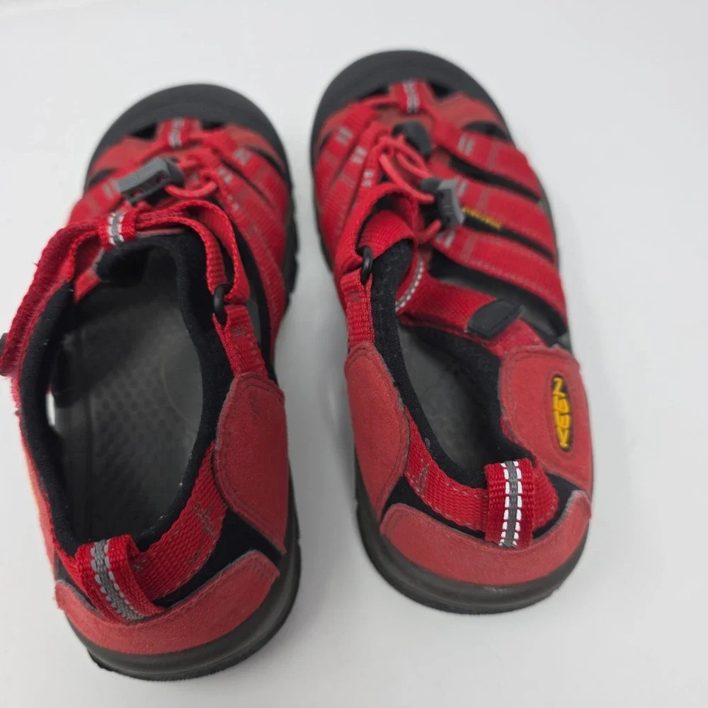 Keen Newport H2 Water Sandals Mens 4 Ribbon Red Gray Closed Toe Hiking Outdoor